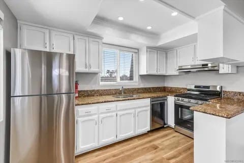 La Jolla Marine Apartments