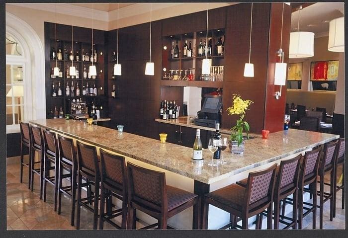 NINE-TEN Restaurant & Bar