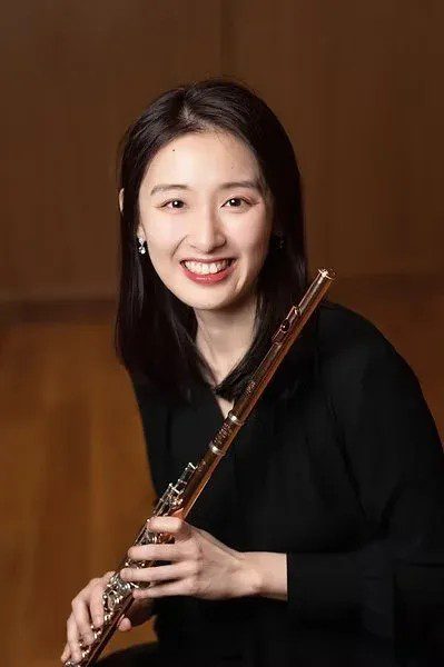Yana Yan – Free Mini-Concert