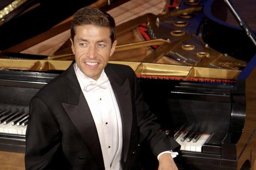 Gustavo Romero Plays Franz Liszt